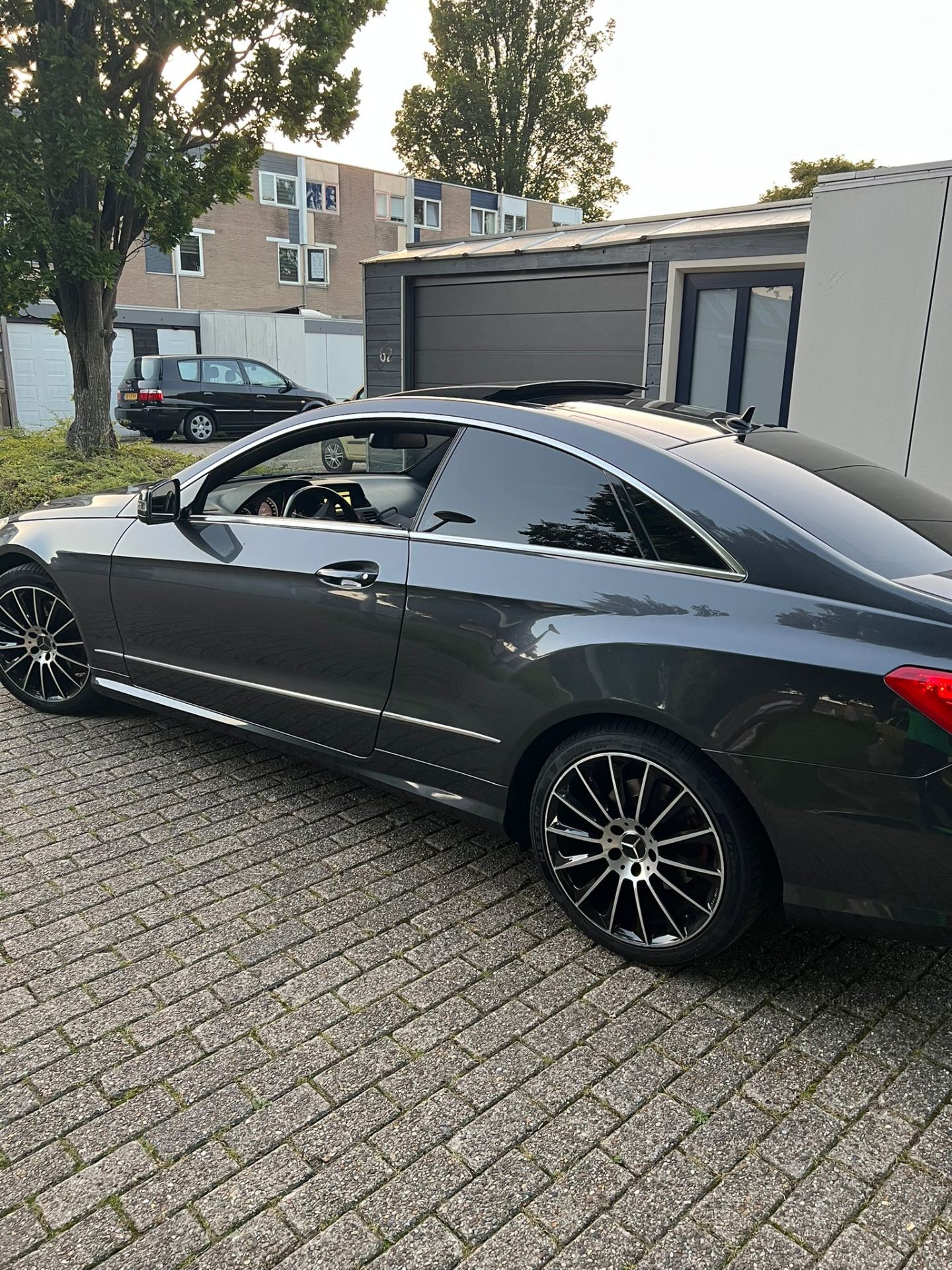 Mercedes coupé met getinte ramen